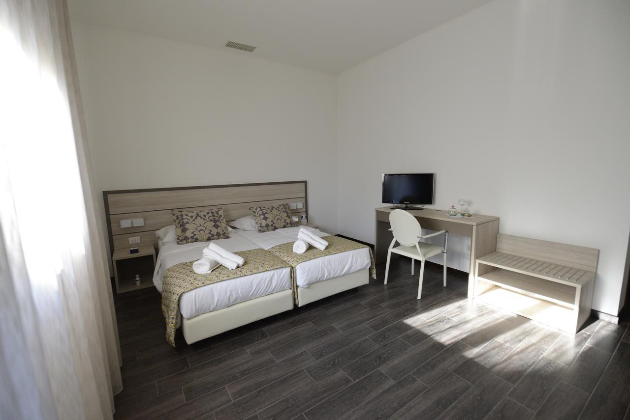 Deluxe Double Room with Shower