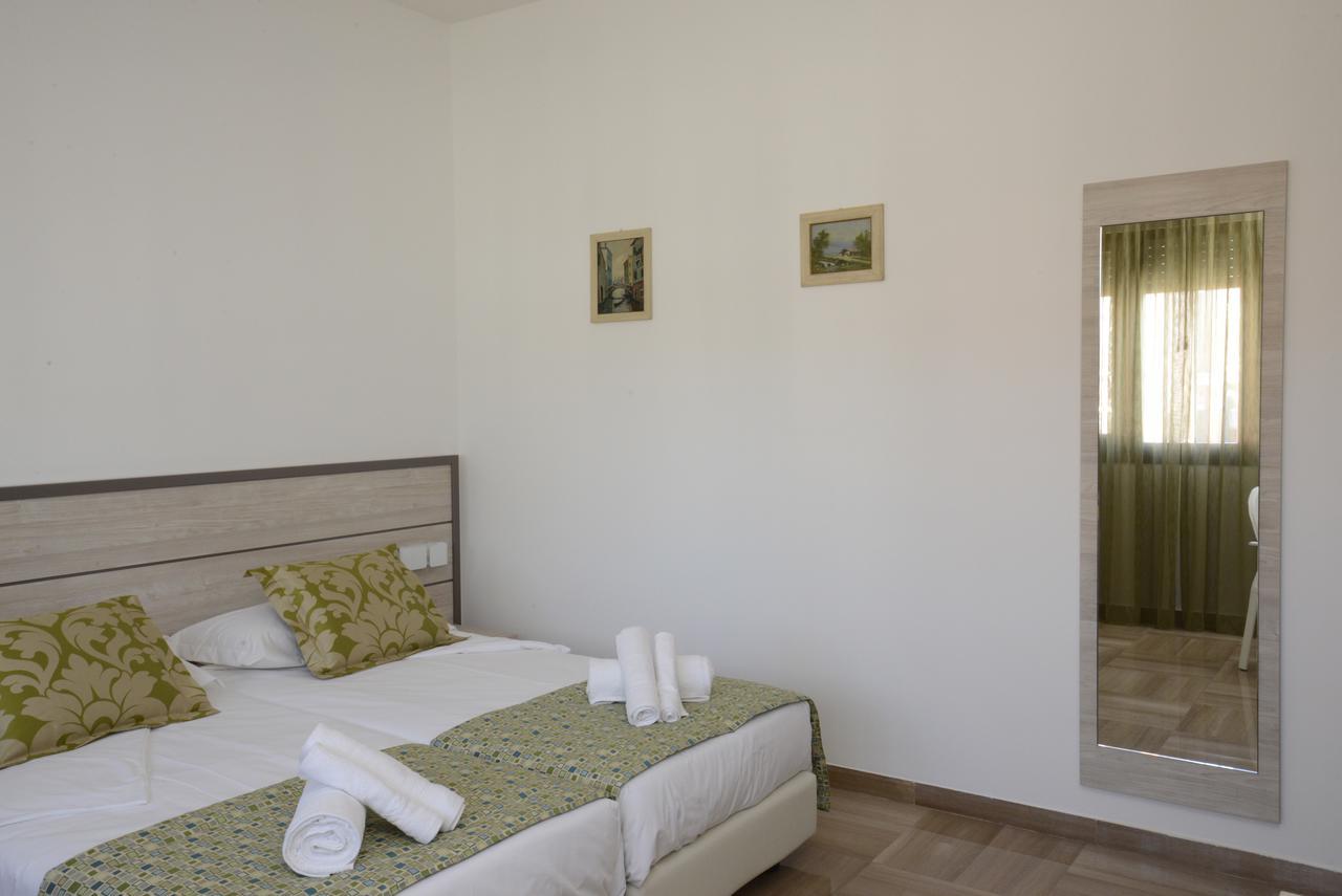Deluxe Double Room with Shower