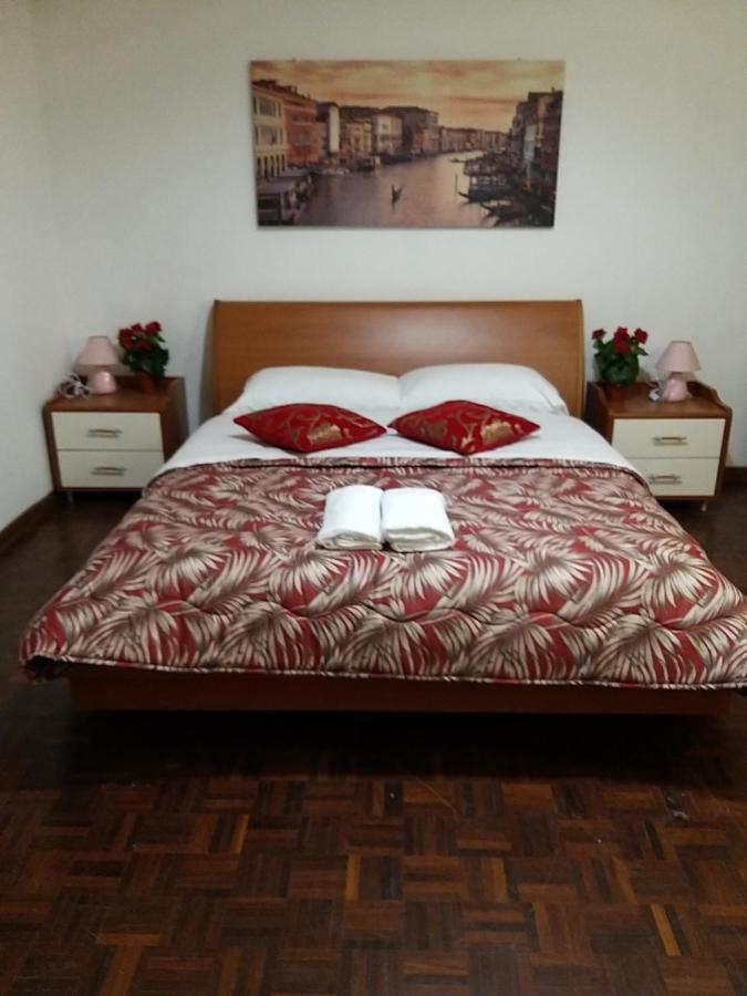 Basic Triple Room with Shared Bathroom